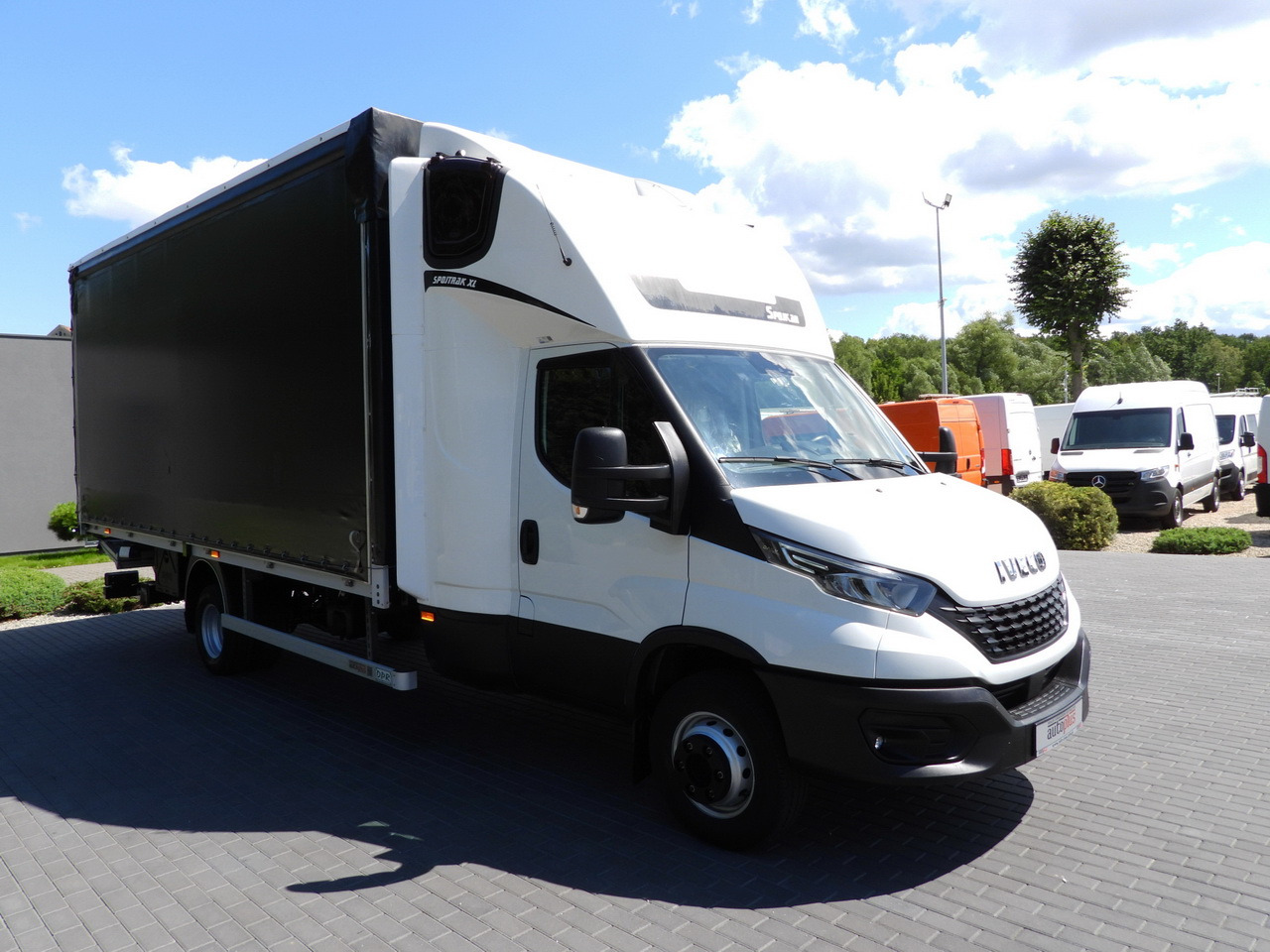 IVECO DAILY 70C18 TARPAULIN LIFT 14 PALLETS WEBASTO CRUISE CONTROL LED LIGHTS TWIN WHEELS AIR CONDITIONING 180HP - الشاحنات الصغيرة ستائر: صور 4 IVECO DAILY 70C18 TARPAULIN LIFT 14 PALLETS WEBASTO CRUISE CONTROL LED LIGHTS TWIN WHEELS AIR CONDITIONING 180HP - الشاحنات الصغيرة ستائر: صور 4