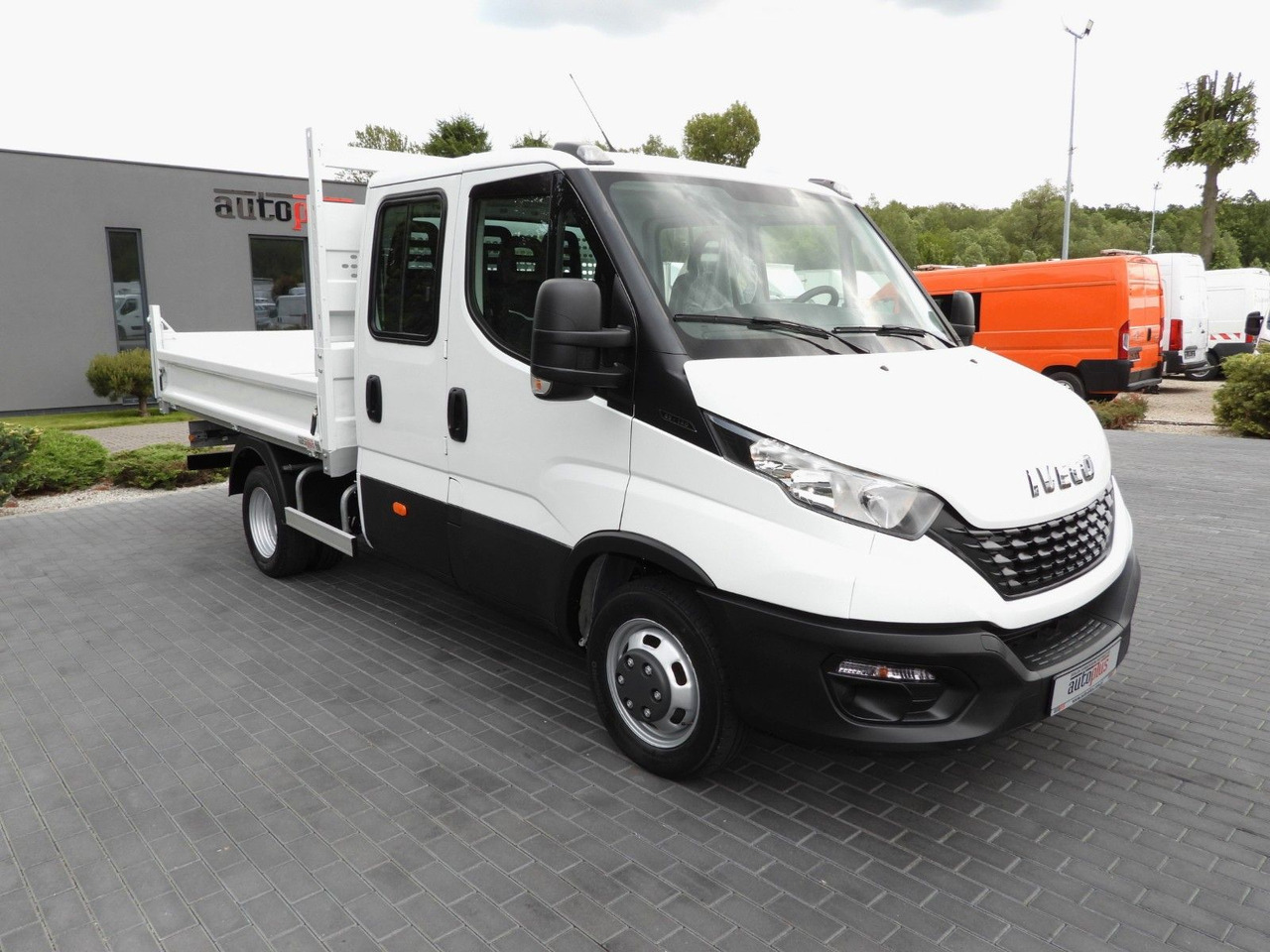 Iveco DAILY 35C14 KIPPER DOPPELKABINE DOKA 6 SITZE A/C - قلاب صغير, الشاحنات الصغيرة كابينة مزدوجة: صور 4 Iveco DAILY 35C14 KIPPER DOPPELKABINE DOKA 6 SITZE A/C - قلاب صغير, الشاحنات الصغيرة كابينة مزدوجة: صور 4