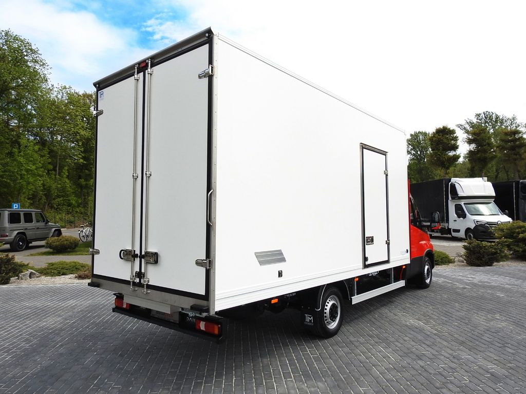 Iveco DAILY 35S18 NEUE KOFFER 10 PALETTEN TEMPOMAT - الشاحنات الصغيرة صندوق مغلق: صور 3 Iveco DAILY 35S18 NEUE KOFFER 10 PALETTEN TEMPOMAT - الشاحنات الصغيرة صندوق مغلق: صور 3