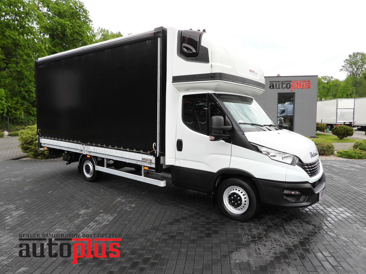 Iveco DAILY 35S18 PRITSCHE PLANE 10 PALETTEN WEBASTO - الشاحنات الصغيرة ستائر: صور 1 Iveco DAILY 35S18 PRITSCHE PLANE 10 PALETTEN WEBASTO - الشاحنات الصغيرة ستائر: صور 1