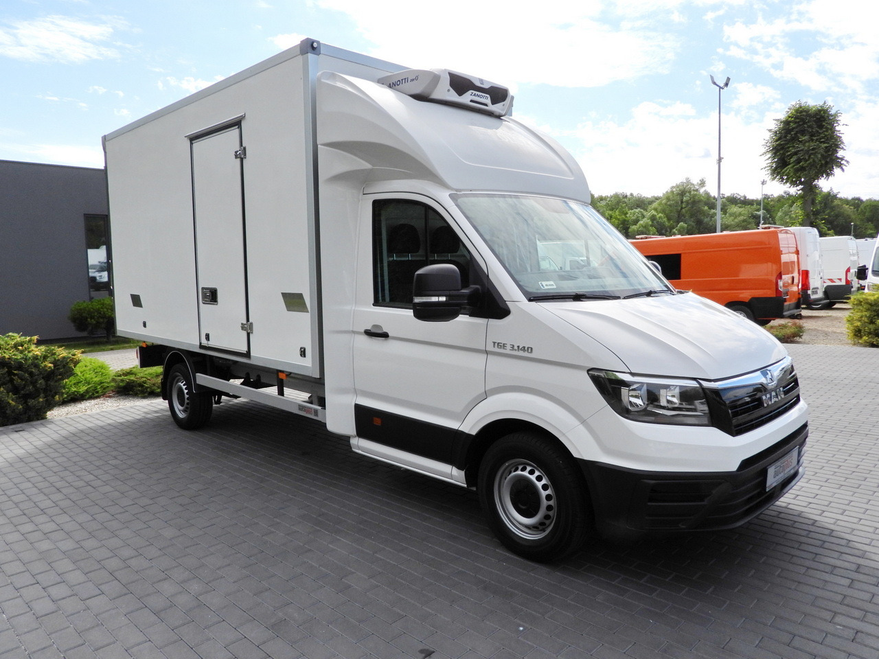 MAN TGE 3.140 REGRIGERATOR BOX -1*C 8 PALLETS HEATING FUNCTION CRUISE CONTROL PNEUMATICS AIR CONDITIONING 140HP - الشاحنات الصغيرة المبردة: صور 4 MAN TGE 3.140 REGRIGERATOR BOX -1*C 8 PALLETS HEATING FUNCTION CRUISE CONTROL PNEUMATICS AIR CONDITIONING 140HP - الشاحنات الصغيرة المبردة: صور 4