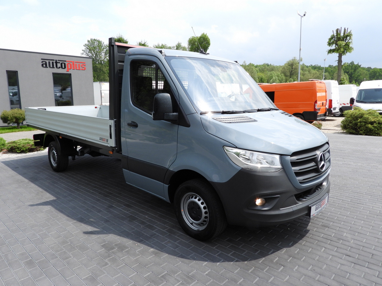 MERCEDES SPRINTER 315 STAKE BODY 8 PALLETS CRUISE CONTROL AIR CONDITIONING 150HP - الشاحنات الصغيرة المسطحة: صور 4 MERCEDES SPRINTER 315 STAKE BODY 8 PALLETS CRUISE CONTROL AIR CONDITIONING 150HP - الشاحنات الصغيرة المسطحة: صور 4