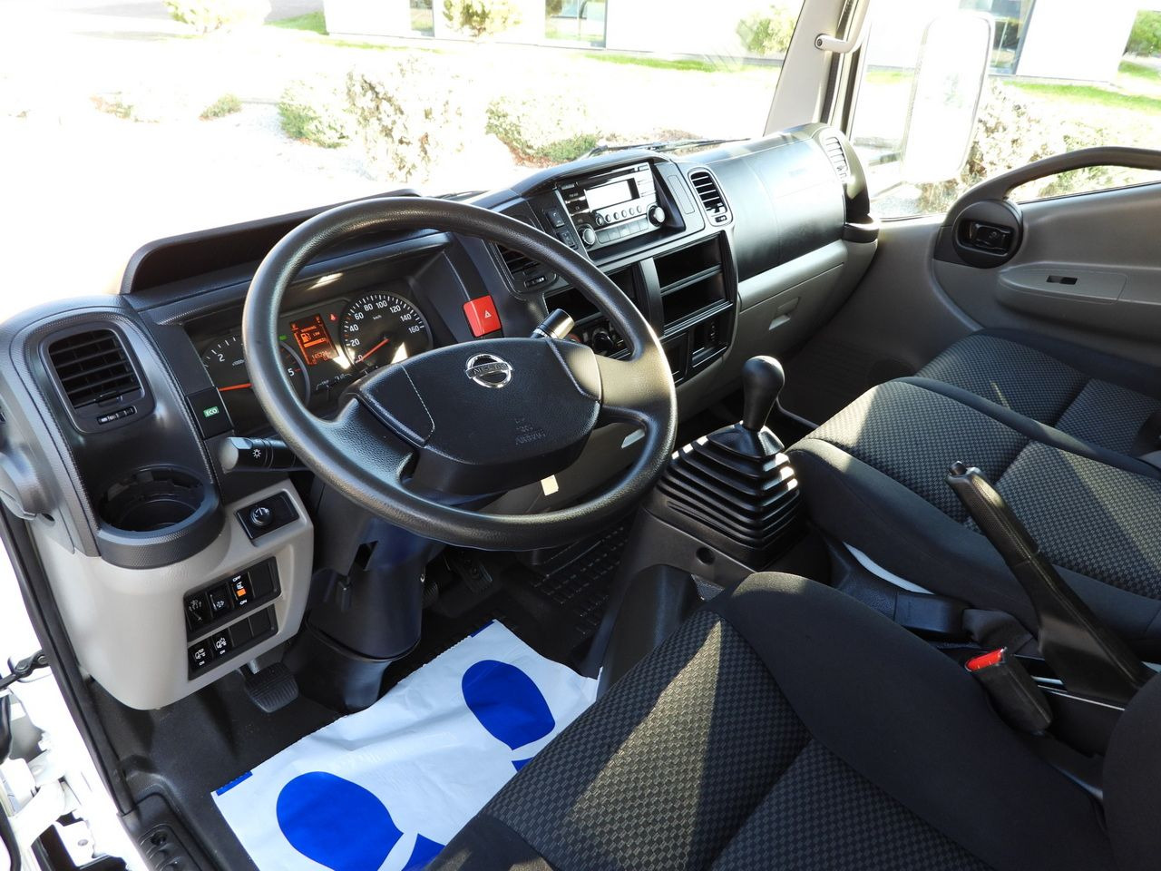 NISSAN CABSTAR NT400 STAKE BODY DOUBLE CABIN DOKA 6 SEATS TWIN WHEELS AIR CONDITIONING 130HP - الشاحنات الصغيرة كابينة مزدوجة: صور 2 NISSAN CABSTAR NT400 STAKE BODY DOUBLE CABIN DOKA 6 SEATS TWIN WHEELS AIR CONDITIONING 130HP - الشاحنات الصغيرة كابينة مزدوجة: صور 2