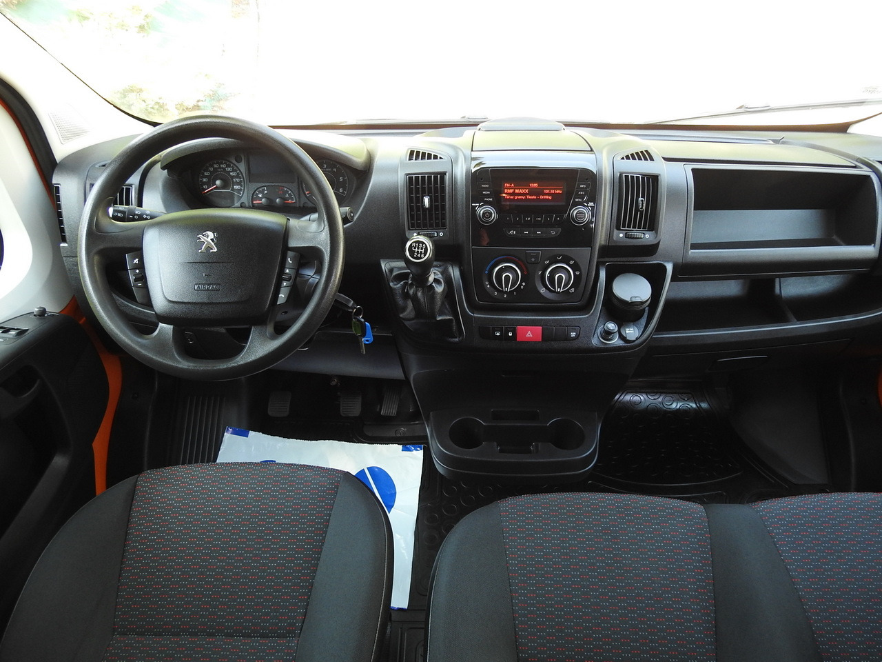 فان PEUGEOT BOXER BOX DELIVERY VAN 7 SEATS AIR CONDITIONING 120HP: صور 24 فان PEUGEOT BOXER BOX DELIVERY VAN 7 SEATS AIR CONDITIONING 120HP: صور 24