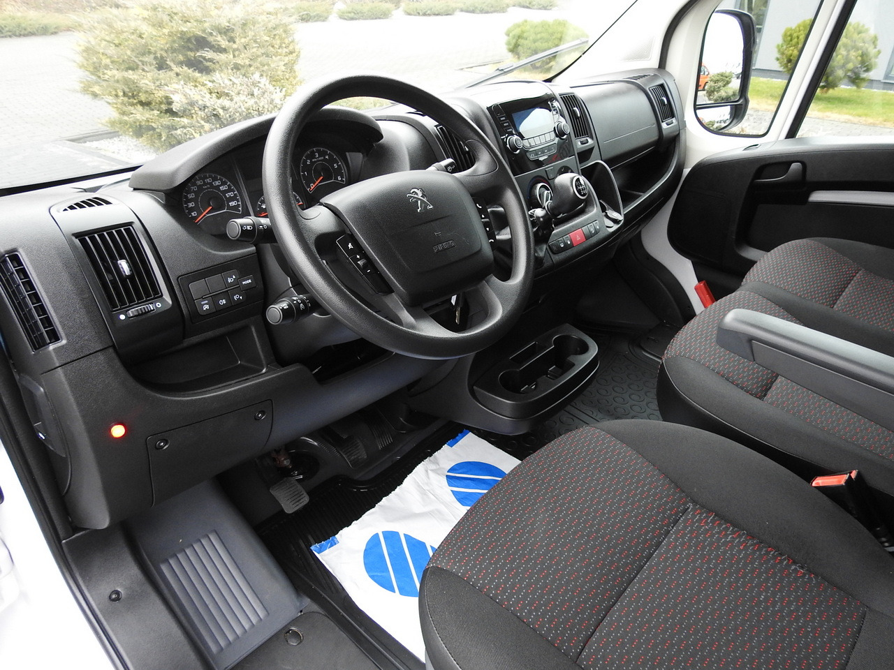 PEUGEOT BOXER BOX LIFT 8 PALLETS CRUISE CONTROL AIR CONDITIONING 140HP - الشاحنات الصغيرة صندوق مغلق: صور 2 PEUGEOT BOXER BOX LIFT 8 PALLETS CRUISE CONTROL AIR CONDITIONING 140HP - الشاحنات الصغيرة صندوق مغلق: صور 2