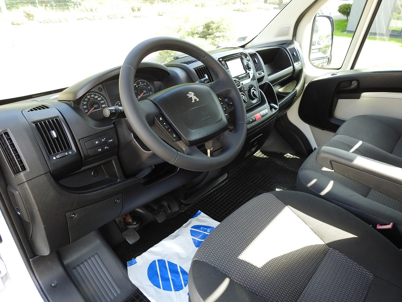 PEUGEOT BOXER THREE-WAY TIPPER AIR CONDITIONING 130HP - قلاب صغير: صور 2 PEUGEOT BOXER THREE-WAY TIPPER AIR CONDITIONING 130HP - قلاب صغير: صور 2