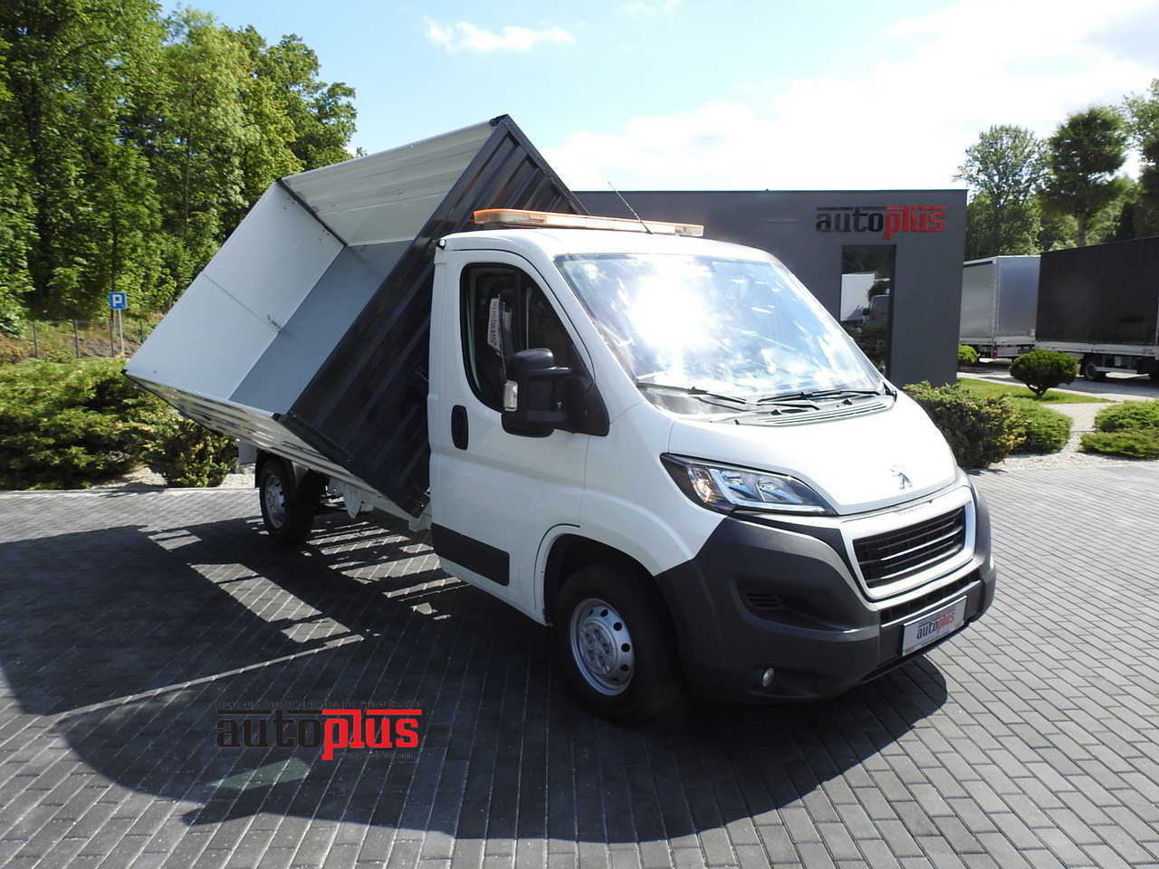 PEUGEOT BOXER THREE-WAY TIPPER AIR CONDITIONING 130HP - قلاب صغير: صور 1 PEUGEOT BOXER THREE-WAY TIPPER AIR CONDITIONING 130HP - قلاب صغير: صور 1