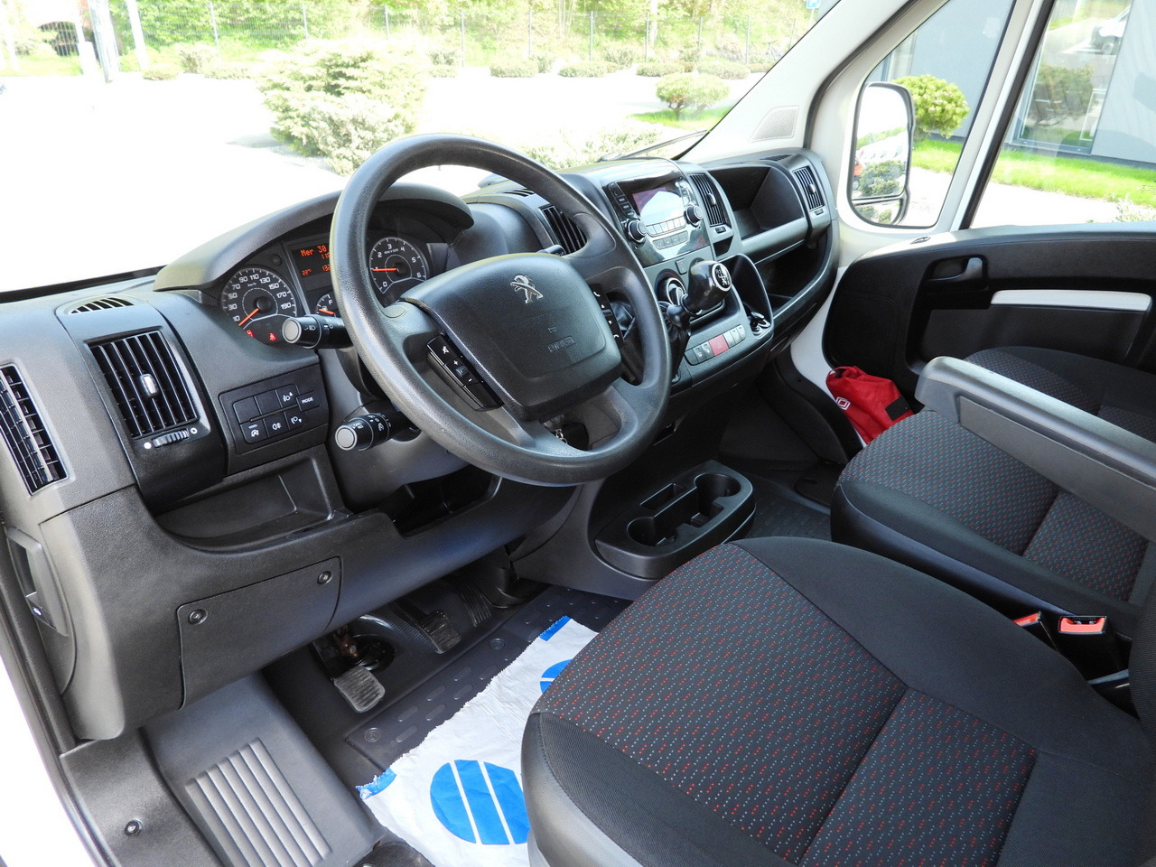 PEUGEOT BOXER TIPPER DOUBLE CABIN DOKA 7 SEATS CRUISE CONTROL AIR CONDITIONING 140HP - قلاب صغير: صور 2 PEUGEOT BOXER TIPPER DOUBLE CABIN DOKA 7 SEATS CRUISE CONTROL AIR CONDITIONING 140HP - قلاب صغير: صور 2