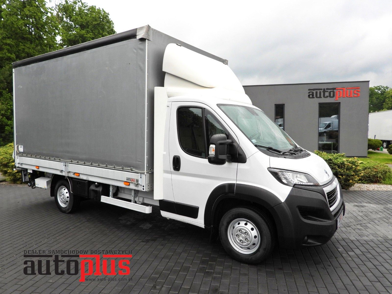 Peugeot BOXER PRITSCHE PLANE AUFZUG 8 PALETTEN TEMPOMAT - الشاحنات الصغيرة ستائر: صور 1 Peugeot BOXER PRITSCHE PLANE AUFZUG 8 PALETTEN TEMPOMAT - الشاحنات الصغيرة ستائر: صور 1