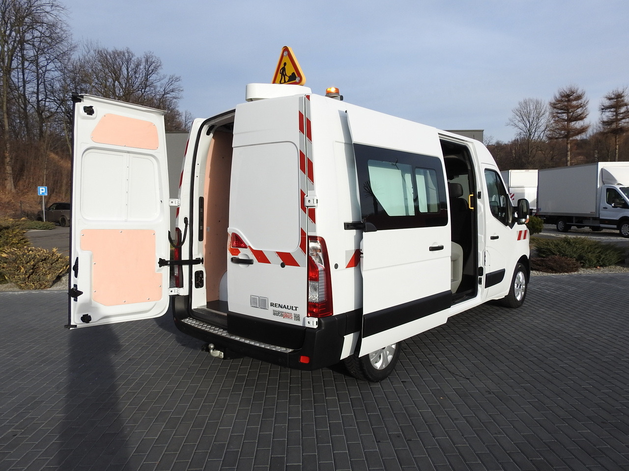 RENAULT MASTER BOX DELIVERY VAN 7 SEATS CRUISE CONTROL AIR CONDITIONING LED LIGHTS 135HP - الشاحنات الصغيرة: صور 3 RENAULT MASTER BOX DELIVERY VAN 7 SEATS CRUISE CONTROL AIR CONDITIONING LED LIGHTS 135HP - الشاحنات الصغيرة: صور 3