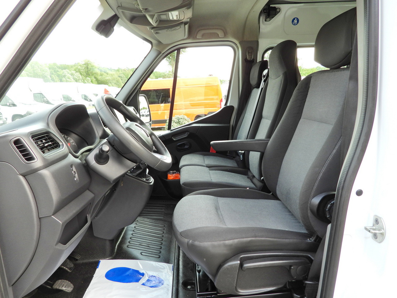 فان RENAULT MASTER BOX DELIVERY VAN 7 SEATS CRUISE CONTROL NAVIGATION LED LIGHTS AIR CONDITIONING 135HP: صور 25 فان RENAULT MASTER BOX DELIVERY VAN 7 SEATS CRUISE CONTROL NAVIGATION LED LIGHTS AIR CONDITIONING 135HP: صور 25