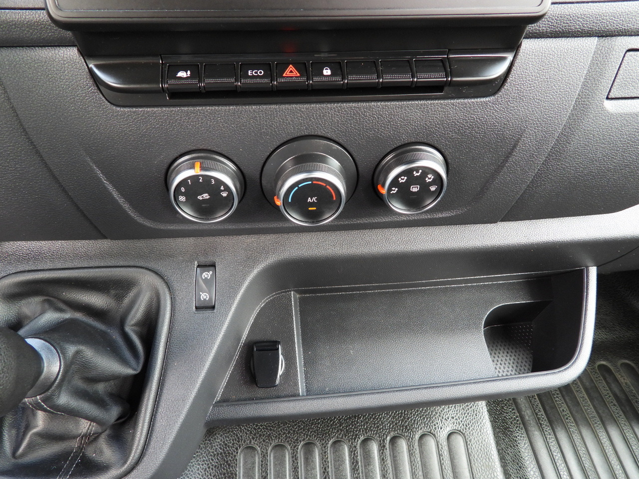 فان RENAULT MASTER BOX DELIVERY VAN 7 SEATS CRUISE CONTROL NAVIGATION LED LIGHTS AIR CONDITIONING 135HP: صور 34 فان RENAULT MASTER BOX DELIVERY VAN 7 SEATS CRUISE CONTROL NAVIGATION LED LIGHTS AIR CONDITIONING 135HP: صور 34