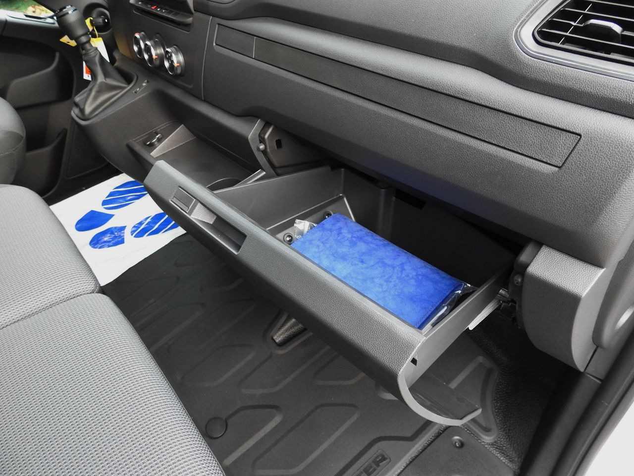 الشاحنات الصغيرة المبردة RENAULT MASTER NEW REFRIGERATOR VAN -10*C AIR CONDITIONING MANUFACTURERS 135HP: صور 41 الشاحنات الصغيرة المبردة RENAULT MASTER NEW REFRIGERATOR VAN -10*C AIR CONDITIONING MANUFACTURERS 135HP: صور 41