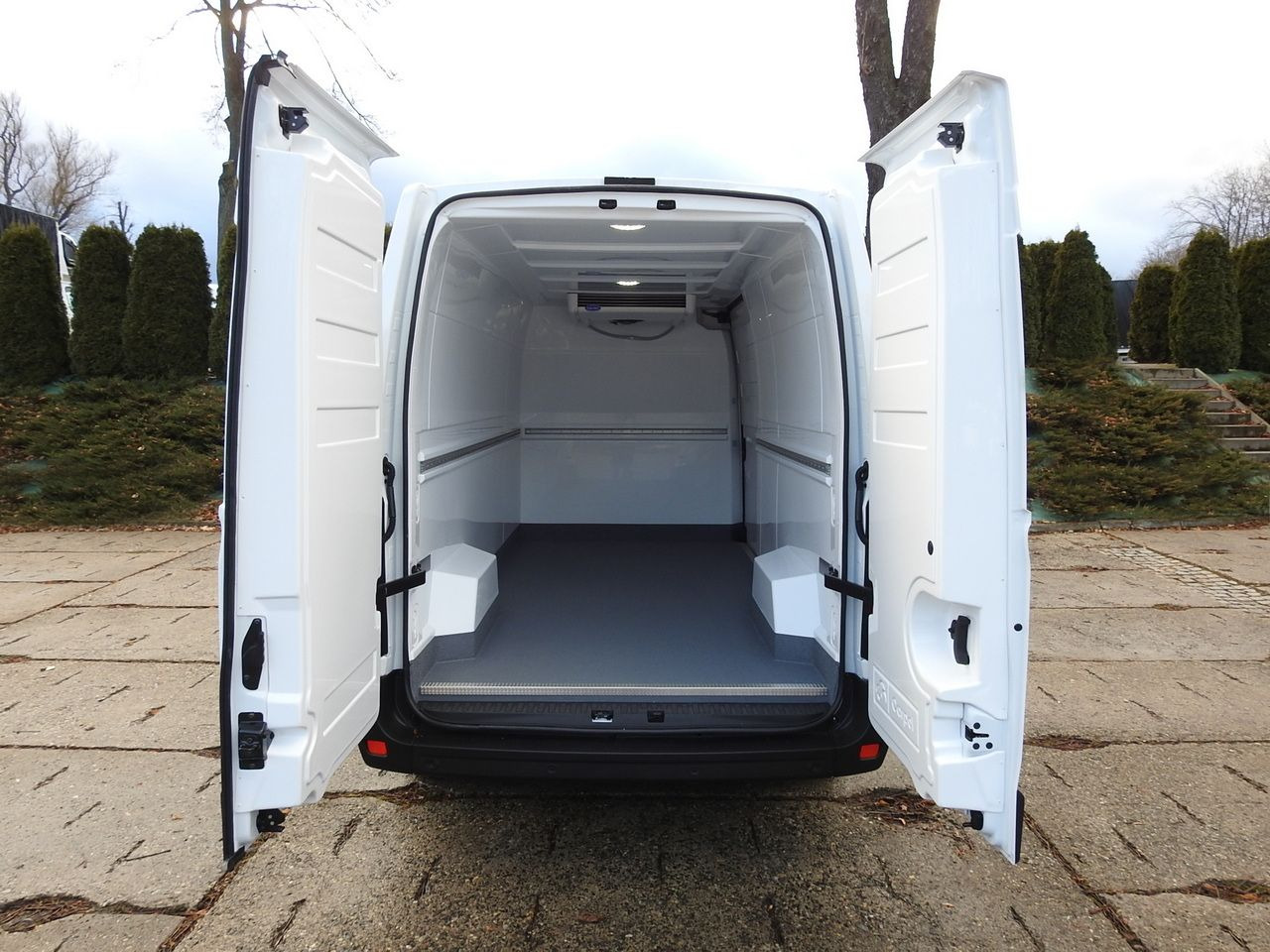 الشاحنات الصغيرة المبردة RENAULT MASTER NEW REFRIGERATOR VAN -10*C AIR CONDITIONING MANUFACTURERS 135HP: صور 11 الشاحنات الصغيرة المبردة RENAULT MASTER NEW REFRIGERATOR VAN -10*C AIR CONDITIONING MANUFACTURERS 135HP: صور 11