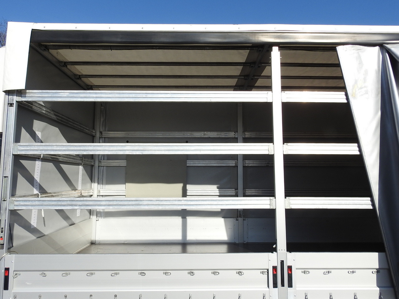 تأجير RENAULT MASTER  TARPAULIN 10 PALLETS WEBASTO CRUISE CONTROL LED LIGHTS PNEUMATICS AIR CONDITIONING  165HP RENAULT MASTER  TARPAULIN 10 PALLETS WEBASTO CRUISE CONTROL LED LIGHTS PNEUMATICS AIR CONDITIONING  165HP: صور 24