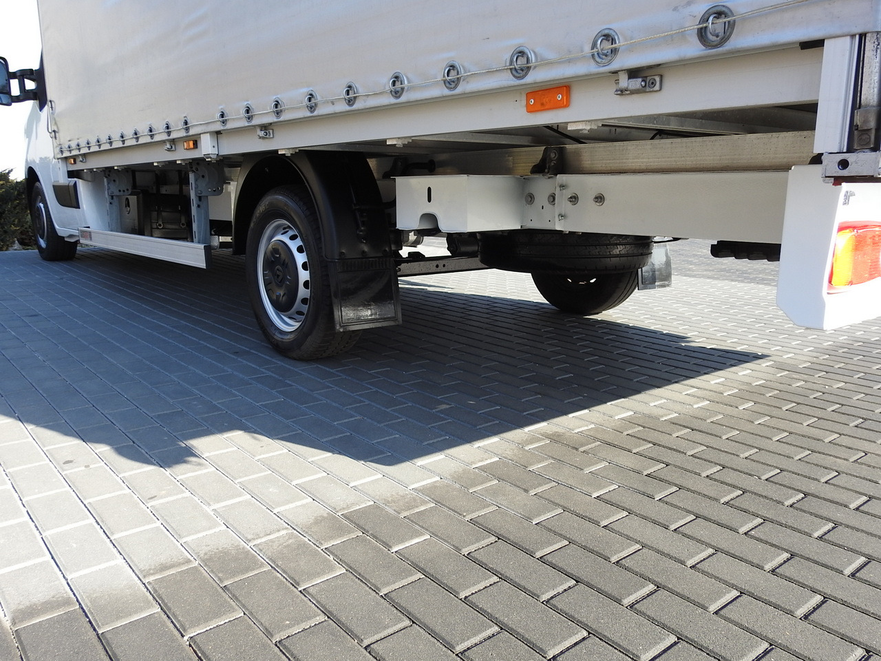 تأجير RENAULT MASTER  TARPAULIN 10 PALLETS WEBASTO CRUISE CONTROL LED LIGHTS PNEUMATICS AIR CONDITIONING  165HP RENAULT MASTER  TARPAULIN 10 PALLETS WEBASTO CRUISE CONTROL LED LIGHTS PNEUMATICS AIR CONDITIONING  165HP: صور 16