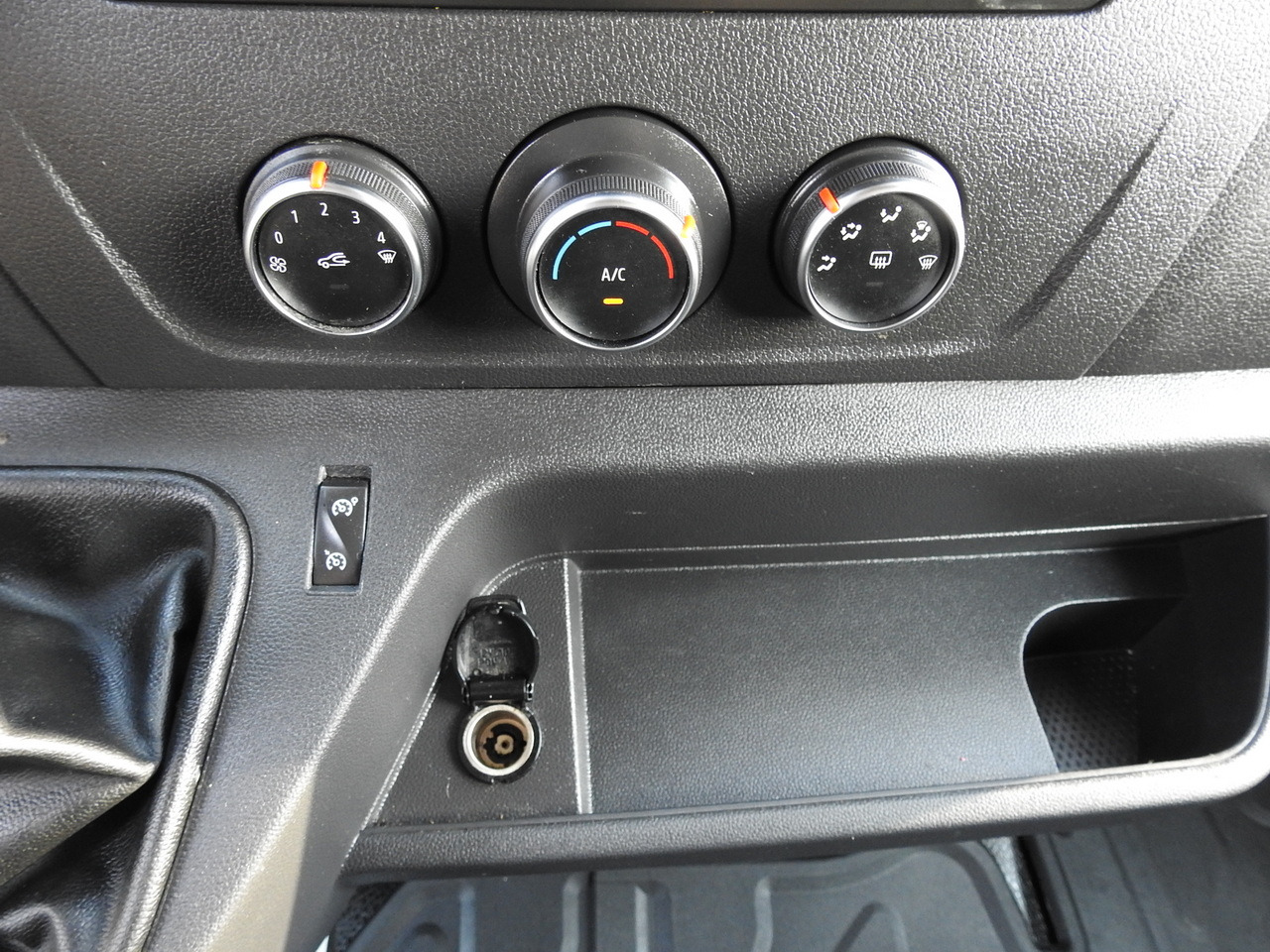 تأجير RENAULT MASTER  TARPAULIN 10 PALLETS WEBASTO CRUISE CONTROL LED LIGHTS PNEUMATICS AIR CONDITIONING  165HP RENAULT MASTER  TARPAULIN 10 PALLETS WEBASTO CRUISE CONTROL LED LIGHTS PNEUMATICS AIR CONDITIONING  165HP: صور 36