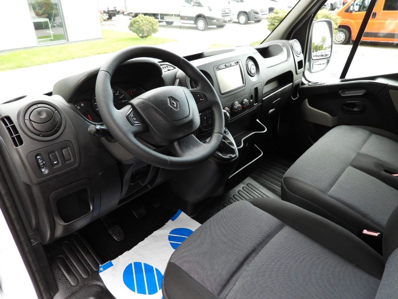 Renault MASTER PRITSCHE DOPPELKABINE DOKA 7 SITZE - الشاحنات الصغيرة المسطحة, الشاحنات الصغيرة كابينة مزدوجة: صور 2 Renault MASTER PRITSCHE DOPPELKABINE DOKA 7 SITZE - الشاحنات الصغيرة المسطحة, الشاحنات الصغيرة كابينة مزدوجة: صور 2