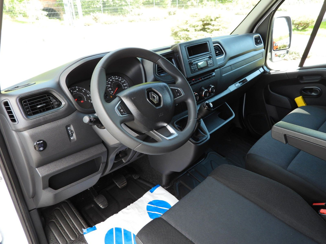 Renault MASTER PRITSCHE PLANE 10 PALETTEN WEBASTO A/C - الشاحنات الصغيرة ستائر: صور 2 Renault MASTER PRITSCHE PLANE 10 PALETTEN WEBASTO A/C - الشاحنات الصغيرة ستائر: صور 2