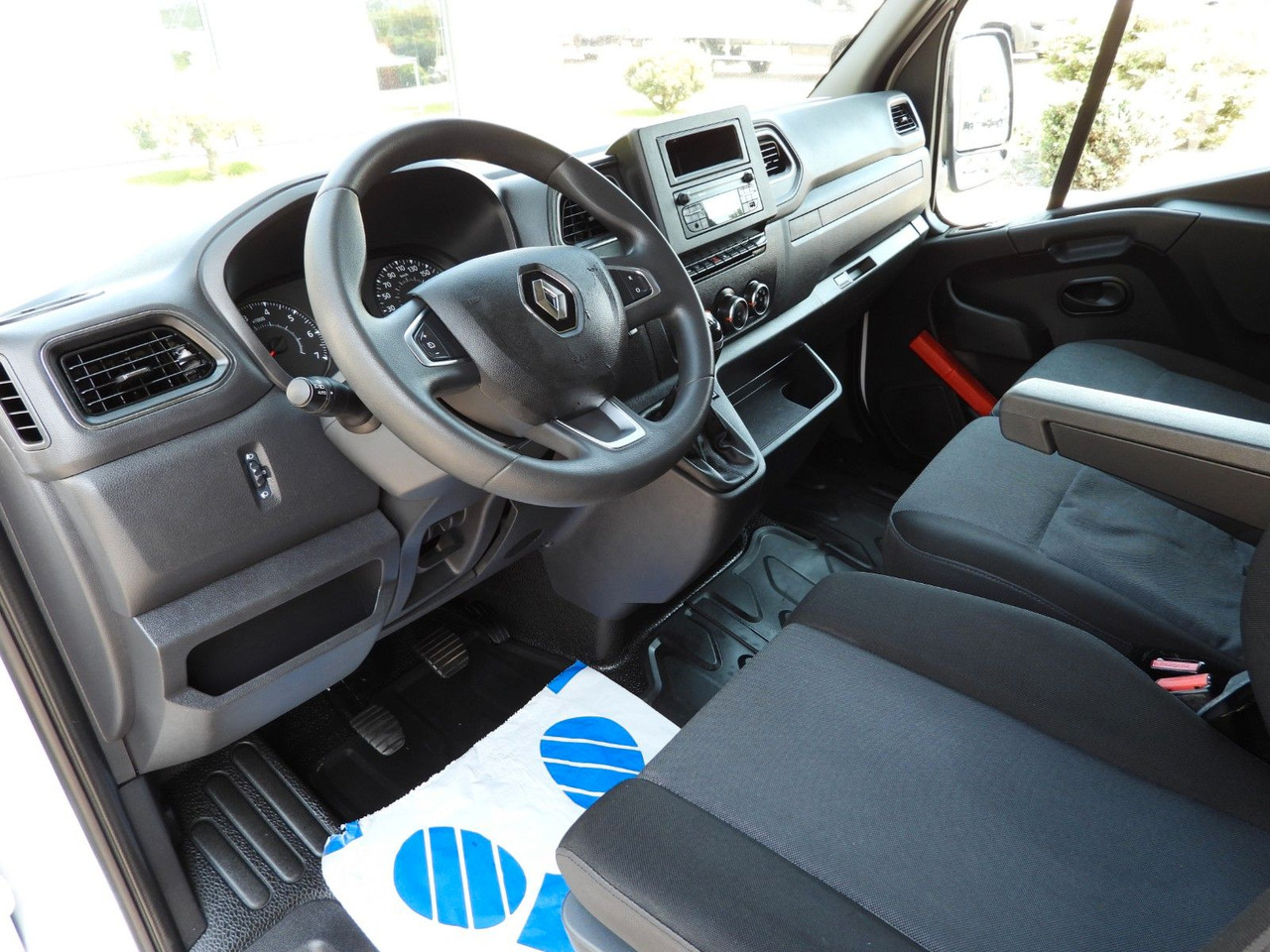 Renault MASTER PRITSCHE PLANE AUFZUG 10 PALETTEN WEBAST - الشاحنات الصغيرة ستائر: صور 2 Renault MASTER PRITSCHE PLANE AUFZUG 10 PALETTEN WEBAST - الشاحنات الصغيرة ستائر: صور 2