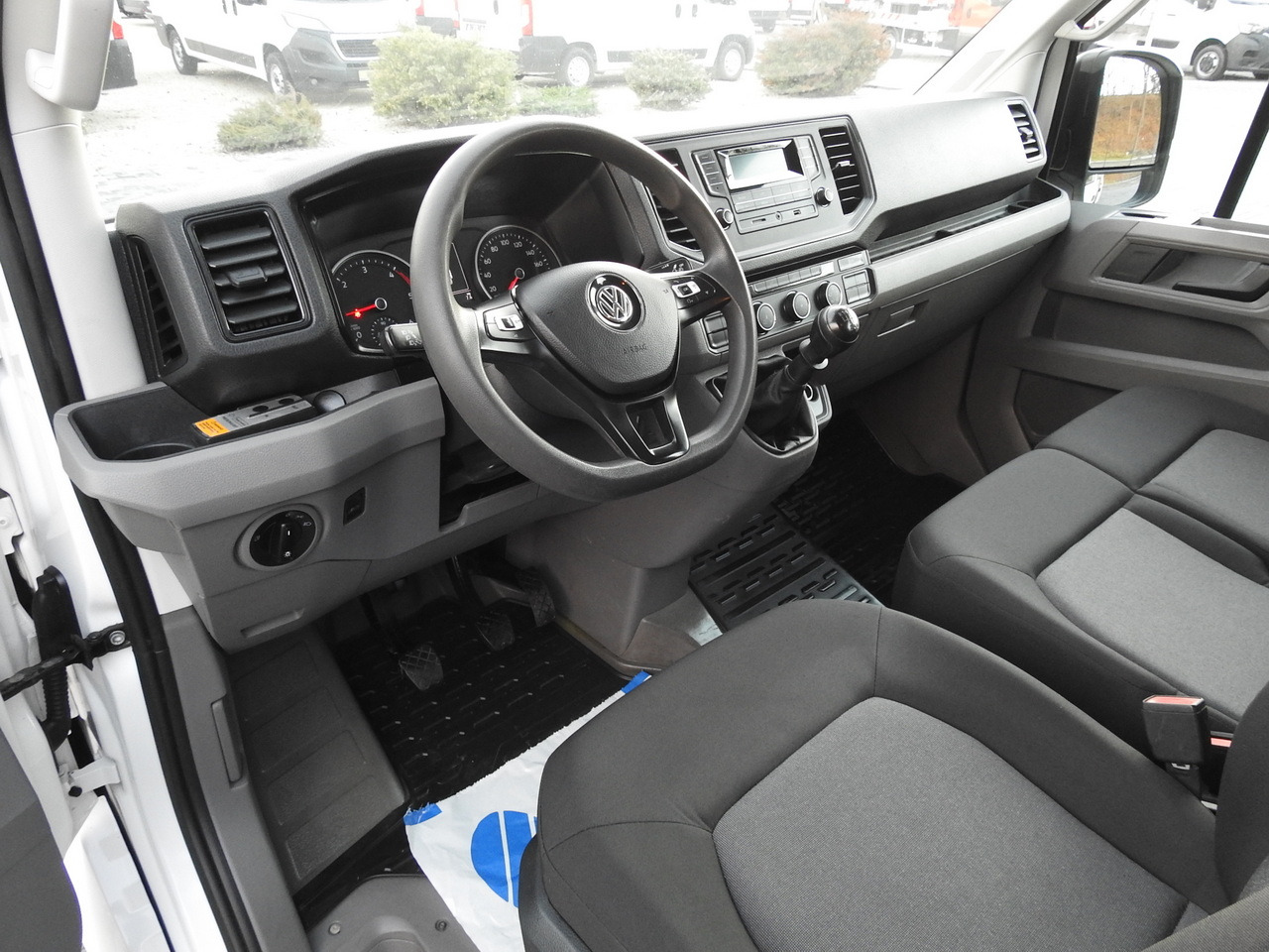 VOLKSWAGEN CRAFTER 4X4 4MOTION BOX DELIVERY VAN 7 SEATS AIR CONDITIONING 140HP - فان: صور 2 VOLKSWAGEN CRAFTER 4X4 4MOTION BOX DELIVERY VAN 7 SEATS AIR CONDITIONING 140HP - فان: صور 2