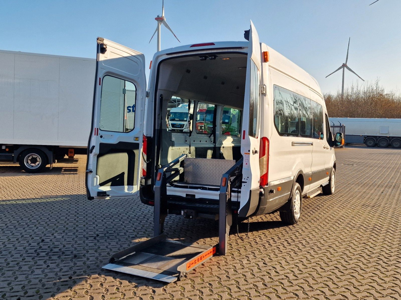 Ford Transit / Transport von Personen im Rollstuhl - فان: صور 1 Ford Transit / Transport von Personen im Rollstuhl - فان: صور 1