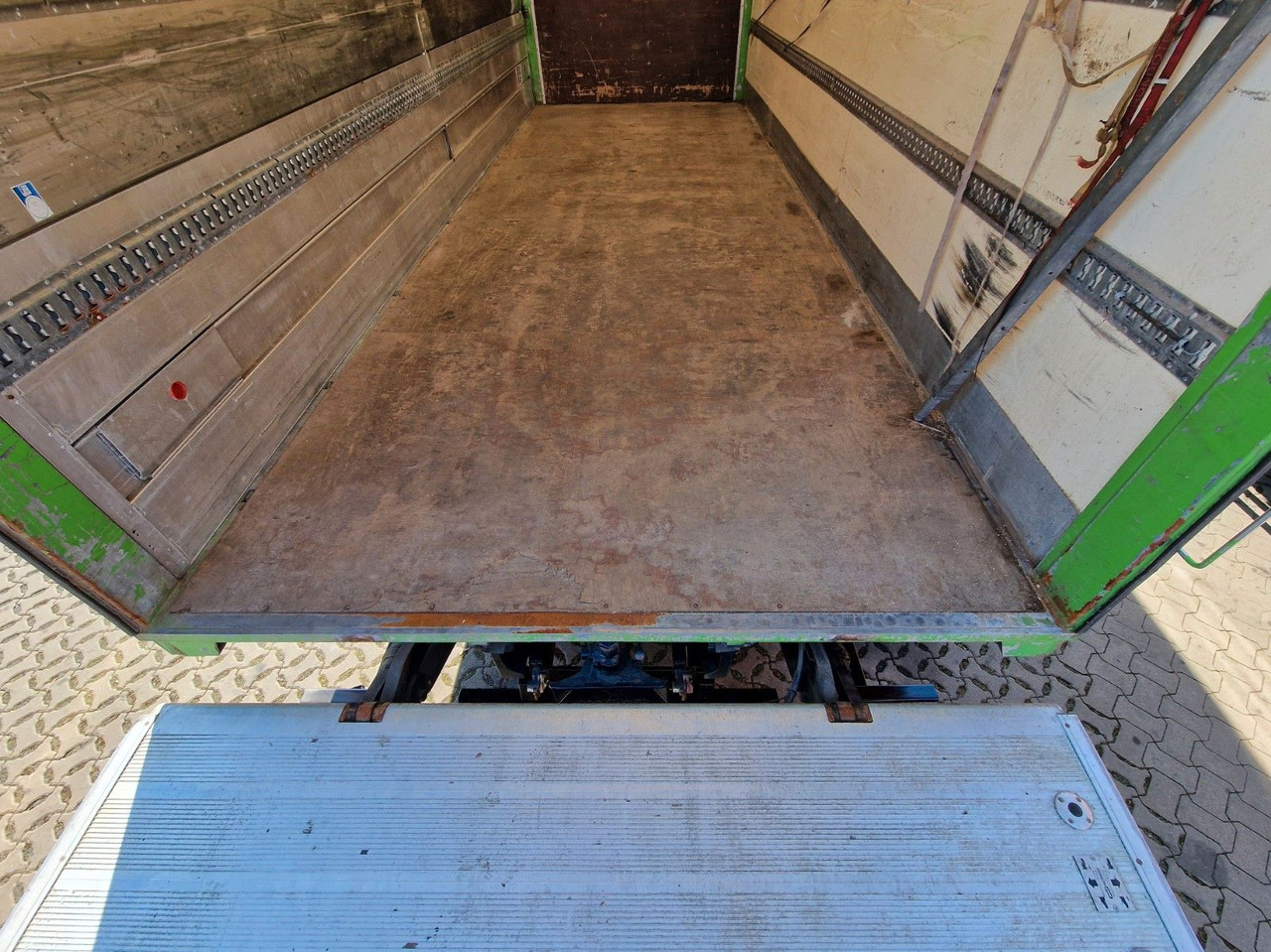بصندوق مغلق شاحنة Iveco Stralis 360 / Ladebordwand: صور 12