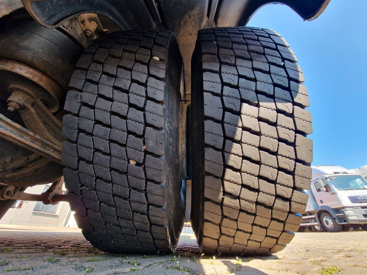 بصندوق مغلق شاحنة Iveco Stralis 360 / Ladebordwand: صور 29