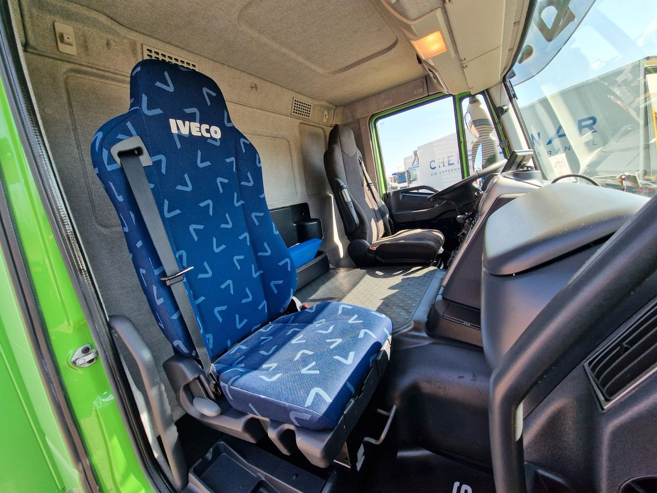 بصندوق مغلق شاحنة Iveco Stralis 360 / Ladebordwand: صور 20