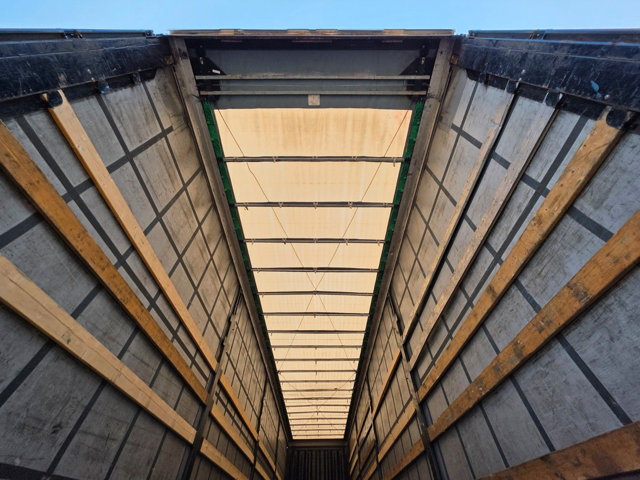 الخيمة نصف مقطورة Krone SD / Hubdach / EDSCHA / Mega: صور 11 الخيمة نصف مقطورة Krone SD / Hubdach / EDSCHA / Mega: صور 11