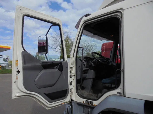 بصندوق مغلق شاحنة DAF LF 220: صور 11 بصندوق مغلق شاحنة DAF LF 220: صور 11