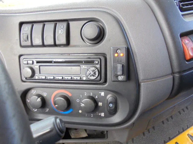 بصندوق مغلق شاحنة DAF LF 220: صور 13 بصندوق مغلق شاحنة DAF LF 220: صور 13