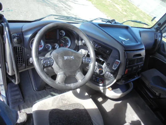 Interior photo 1: شاحنة جرار DAF XF 105.460 SUPERSPACE
