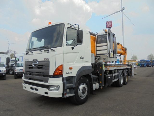 Hino 700 6X4 - مصاعد الازدهار محمولة على شاحنة: صور 5 Hino 700 6X4 - مصاعد الازدهار محمولة على شاحنة: صور 5