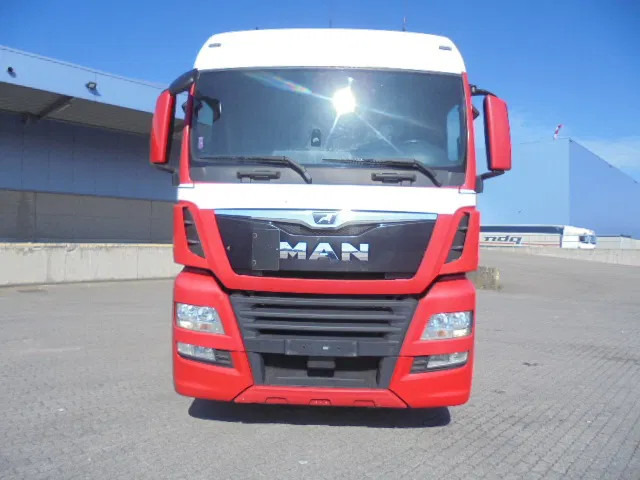 MAN TGX 18.500 500 XXL + RETARDER - شاحنة جرار: صور 2 MAN TGX 18.500 500 XXL + RETARDER - شاحنة جرار: صور 2