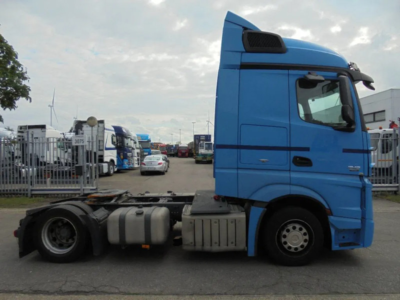 Mercedes-Benz Actros 1842 - شاحنة جرار: صور 4 Mercedes-Benz Actros 1842 - شاحنة جرار: صور 4