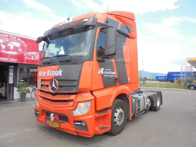 Mercedes-Benz Actros 2343 6X2 VOORLOOPAS - شاحنة جرار: صور 1 Mercedes-Benz Actros 2343 6X2 VOORLOOPAS - شاحنة جرار: صور 1
