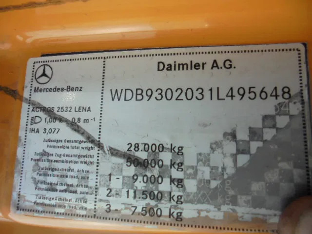 فراغ شاحنة Mercedes-Benz Actros 2532 LENA ADR: صور 20 فراغ شاحنة Mercedes-Benz Actros 2532 LENA ADR: صور 20
