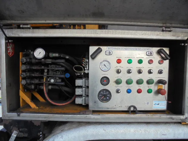 فراغ شاحنة Mercedes-Benz Actros 2532 LENA ADR: صور 7 فراغ شاحنة Mercedes-Benz Actros 2532 LENA ADR: صور 7