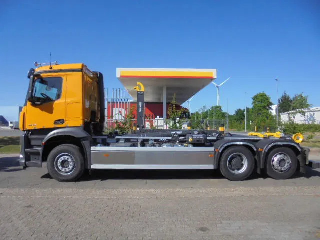 Mercedes-Benz Arocs 2848 NEW - شاحنة ذات الخطاف: صور 4 Mercedes-Benz Arocs 2848 NEW - شاحنة ذات الخطاف: صور 4