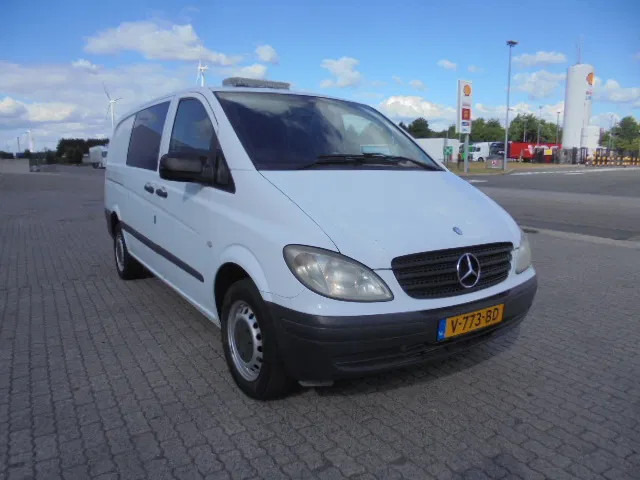 Mercedes-Benz Vito 110 - فان المدمجة, الشاحنات الصغيرة كابينة مزدوجة: صور 3 Mercedes-Benz Vito 110 - فان المدمجة, الشاحنات الصغيرة كابينة مزدوجة: صور 3