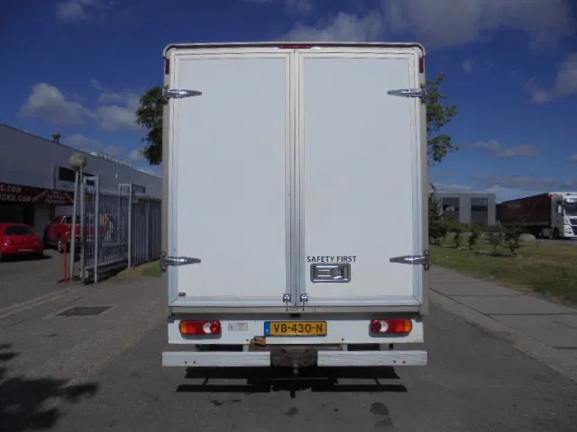 Nissan Cabstar 35.14 - الشاحنات الصغيرة صندوق مغلق: صور 5 Nissan Cabstar 35.14 - الشاحنات الصغيرة صندوق مغلق: صور 5