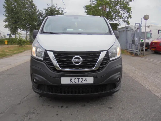 Nissan NV 300 - حافلة: صور 2 Nissan NV 300 - حافلة: صور 2