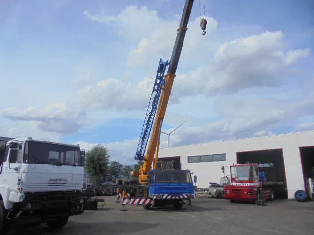 PPM ATT 350 4X4X4 - رافعة لجميع التضاريس: صور 2 PPM ATT 350 4X4X4 - رافعة لجميع التضاريس: صور 2