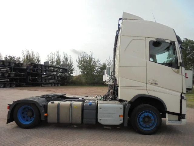 Volvo FH 420 - شاحنة جرار: صور 4 Volvo FH 420 - شاحنة جرار: صور 4