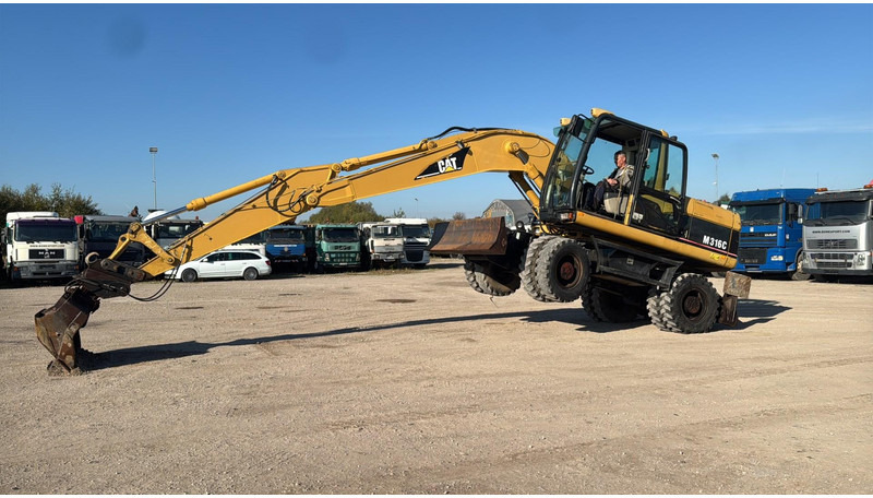 Caterpillar M 316 C - حفارة على عجلات: صور 5 Caterpillar M 316 C - حفارة على عجلات: صور 5