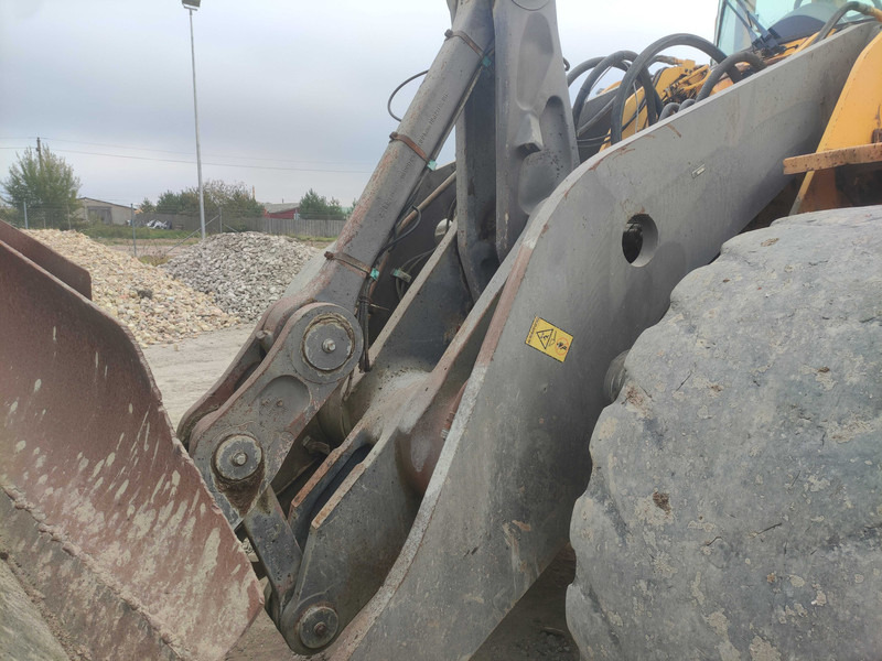 اللودر بعجل Volvo L220 wheel loader: صور 20