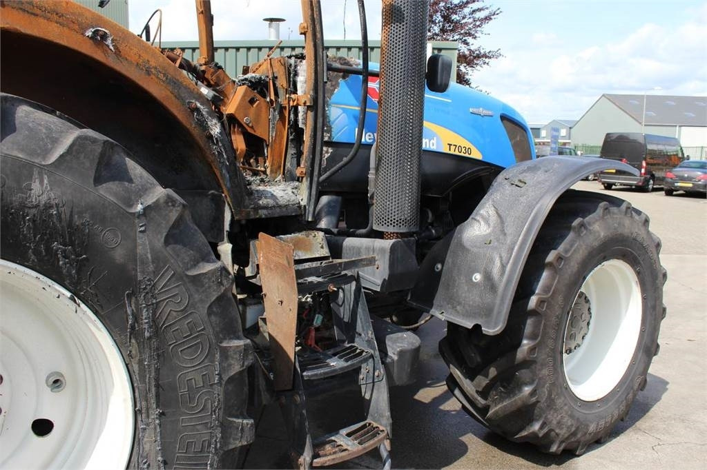 New Holland T7030 - جرار: صور 3 New Holland T7030 - جرار: صور 3