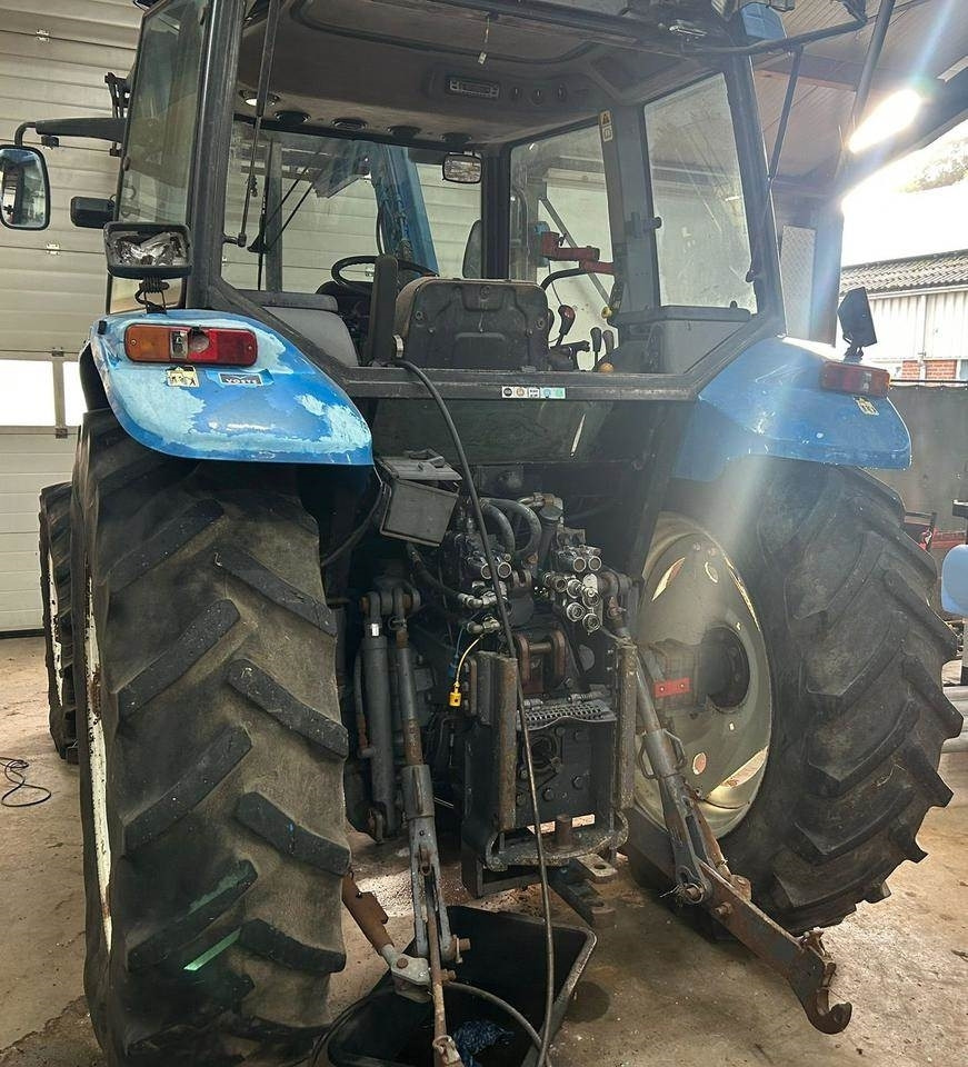 New Holland TS 90 - جرار: صور 5 New Holland TS 90 - جرار: صور 5