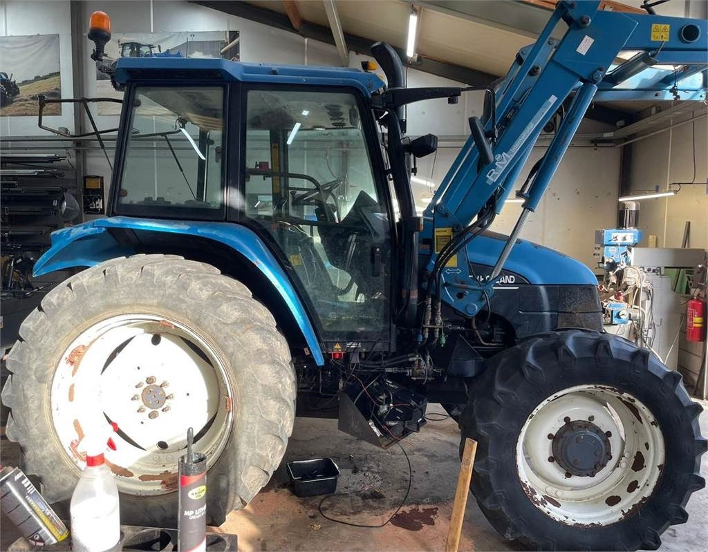 New Holland TS 90 - جرار: صور 3 New Holland TS 90 - جرار: صور 3